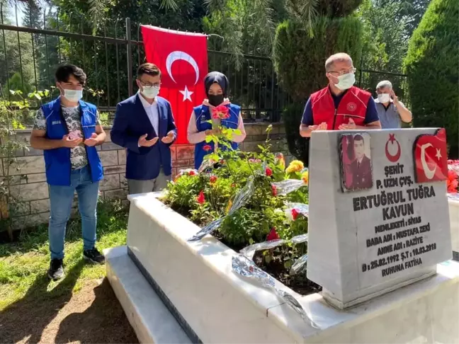 Gençlerden anlamlı ziyaret