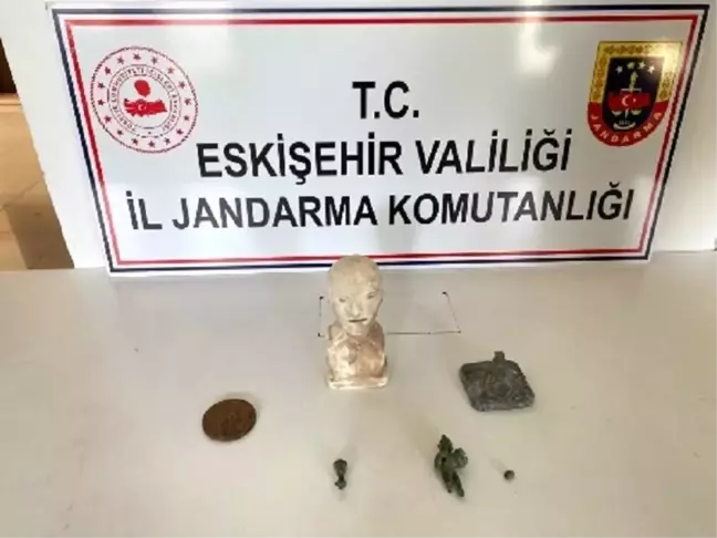 Tarihi eserlere alıcı ararken yakalandılar
