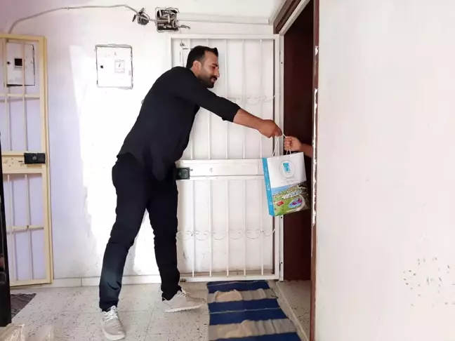 Tuşba Belediyesinden dar gelirli ailelere bayram paketi