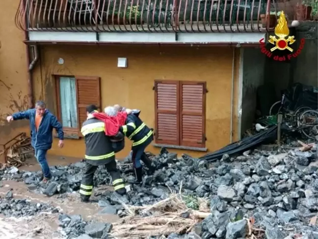 Son dakika haber! İtalya'da sel ve toprak kayması: Cadde ve sokaklar sular altında kaldı