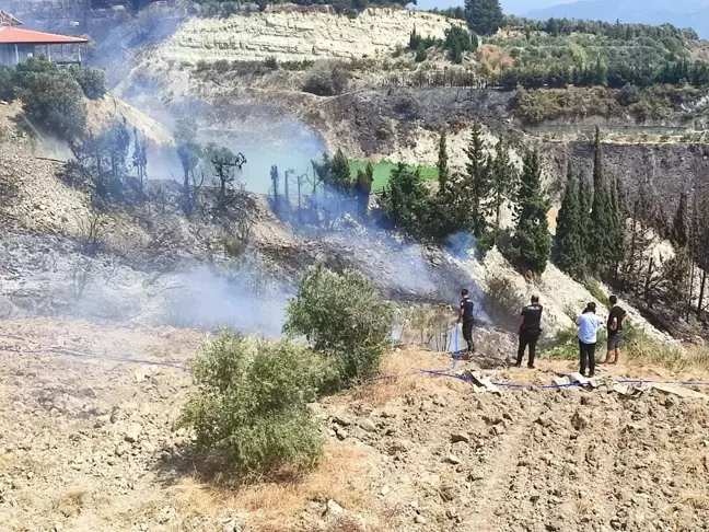Samandağ'da polisler yangını büyümeden söndürdü