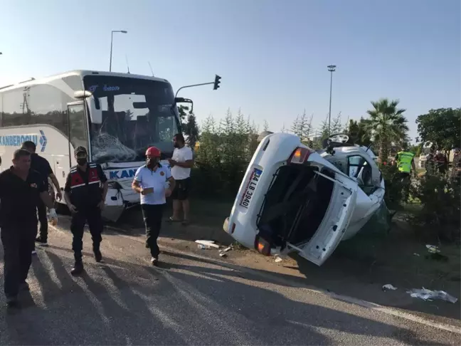 Otomobil ile yolcu otobüsü çarpıştı: 3 yaralı