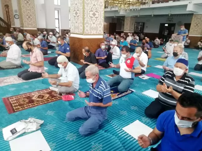 Manyas'ta eller semaya afetlerin son bulması için açıldı