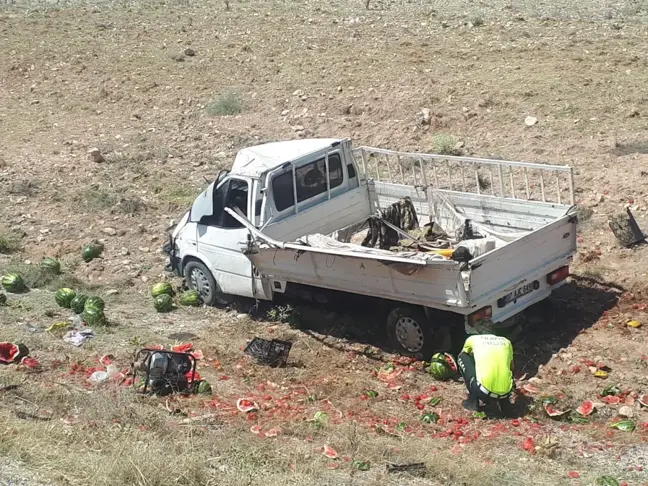 Son dakika haberleri... Burdur'da kamyonet devrildi: 1 ölü, 1 yaralı