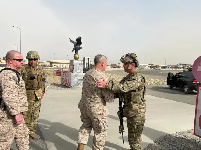 CENTCOM Komutanı McKenzie Kabil Havaalanı'nı ziyaret etti
