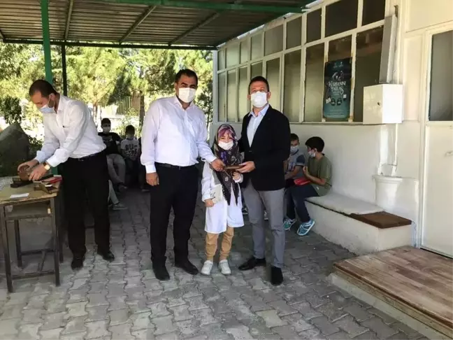 Kaymakam'dan yaz kur'an kursunda kurs öğrencilerine ödül
