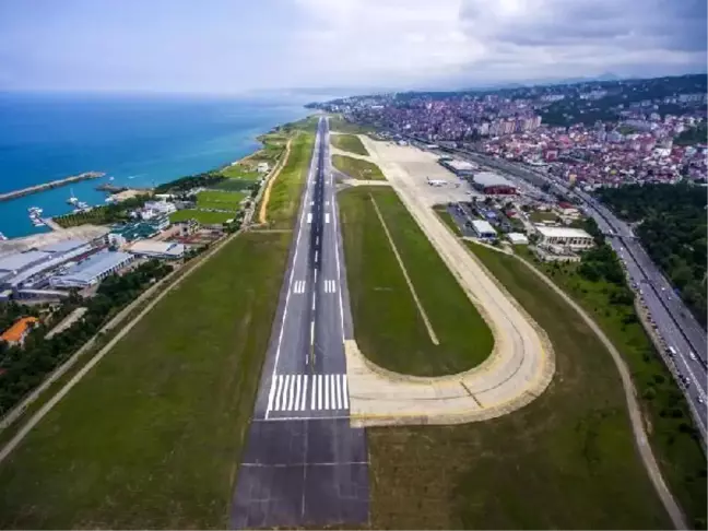 Trabzon Havalimanı'nda pist çatladı, uçuşlar iptal edildi