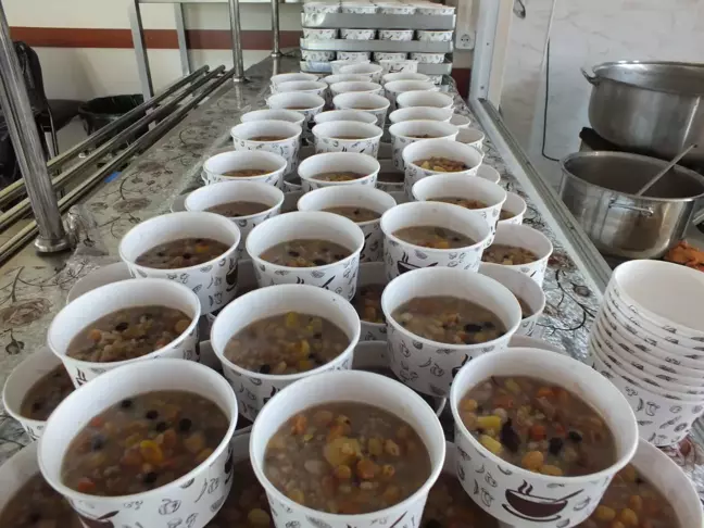 Ulaş'ta vatandaşlara aşure ikramında bulunuldu