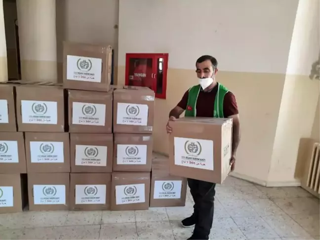 Aksaray Valiliğinin koordinesinde selzedeler için hazırlanan yardım tırına gıda kolileri ile destek verildi