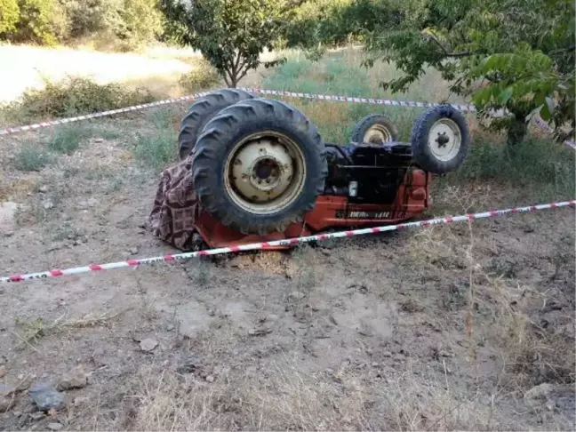 Devrilen traktörün sürücüsü öldü