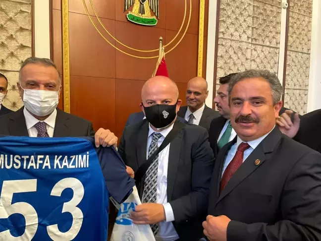 Son dakika haberi... Irak Başbakanı el-Kazimi'ye Çaykur Rizespor forması