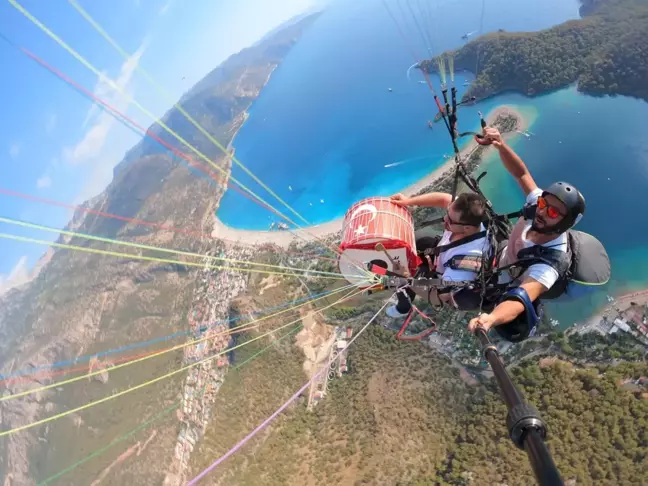 Tekirdağlı davulcu Fethiye'de gökyüzünde ve denizin altında davul çaldı