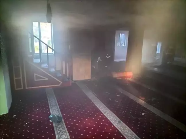 Camide korkutan yangın