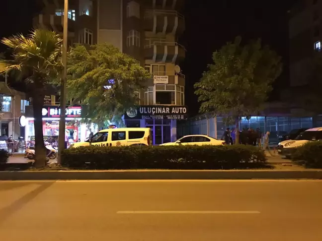 Hatay'da hareketli gece! Uygulama noktasında durmayan araçtan açılan ateş, 3 polisi yaraladı