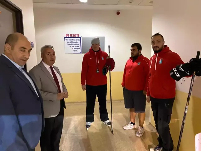Taşkesenligil'den buz hokeycilere moral ziyareti