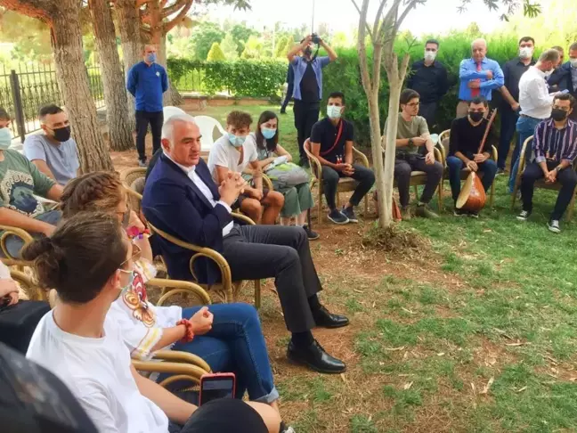 Kültür ve Turizm Bakanı Ersoy, Şanlıurfa'da yabancı öğrencilerle buluştu