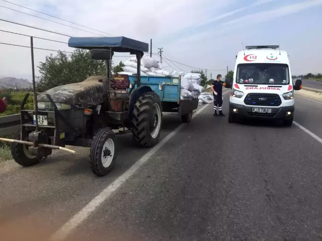 Römorka yüklü üzüm çuvallarına oturan adam yola düştü