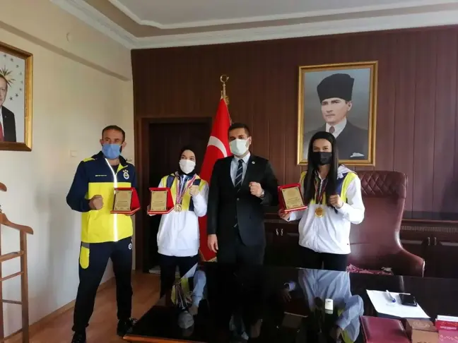 Kaymam Böçkün'den şampiyonlara plaket