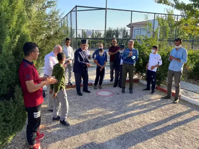 Çocuklar yaşlılar ile birlikte oynadı