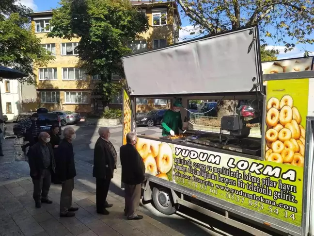 Bursa'da Şehzade Mustafa için lokma dağıtıldı
