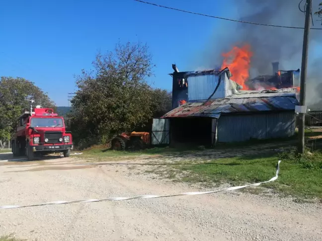 Karabük'te iki katlı ev alevlere teslim oldu