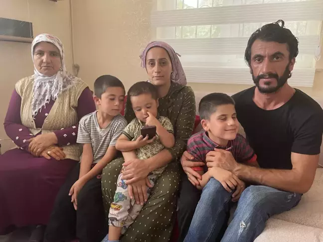 Görme engelli Batuhan dünyayı annesinin gözünden tanıyor