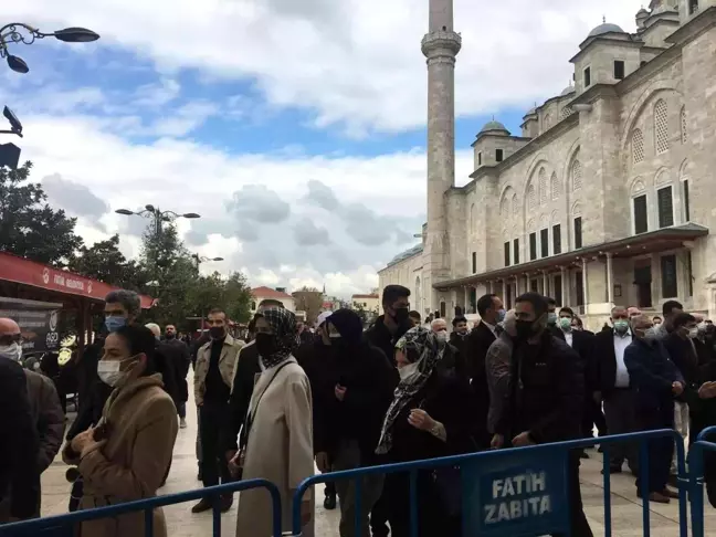 Baykar Yönetim Kurulu Başkanı Özdemir Bayraktar, aile kabristanında defnedildi