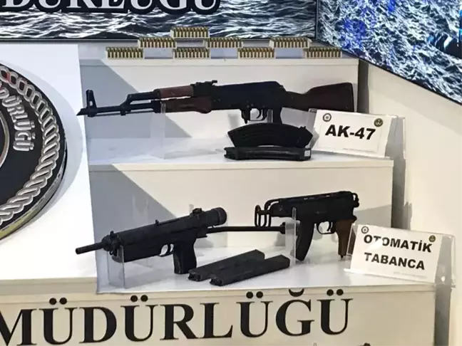 Son dakika gündem: Eylem planı deşifre olan DHKP/C terör örgütünden ele geçirilen silahlar emniyette sergilendi