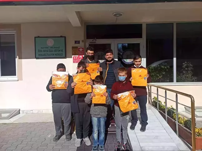 Ampute Futbol Milli Takım Teknik Direktörü Osman Çakmak'tan Özel Öğrencilere Özel Destek