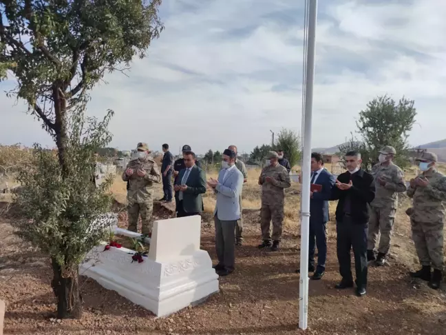 Kurtalan'da şehit kabirlerinde bakım ve yenileme çalışması yapıldı