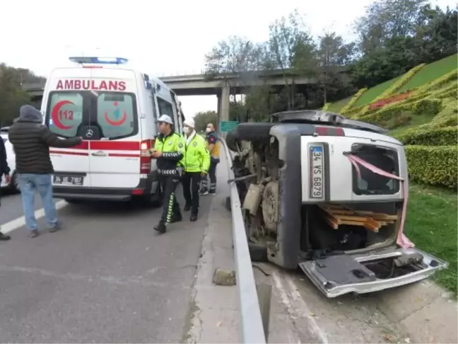 BEYKOZ TEM'DE BARİYERLERE ÇARPAN HAFİF TİCARİ ARAÇ METRLERCE SÜRÜKLENDİ