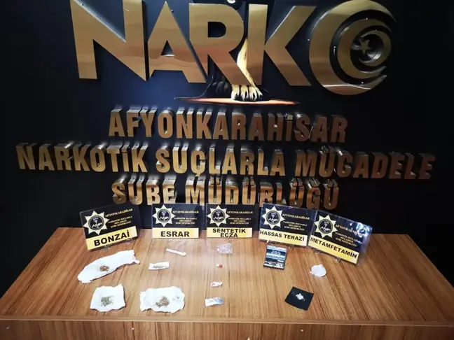 Afyonkarahisar'da 2 uyuşturucu satıcısı kovalamaca sonucu yakalandı