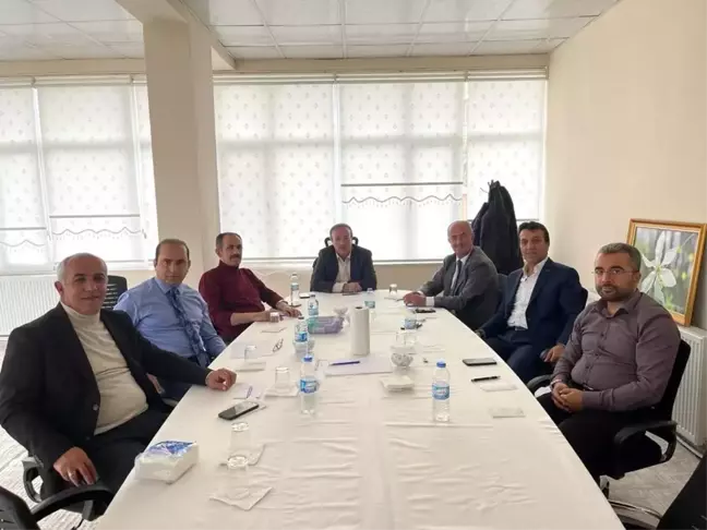 Bahçesaray'da bir araya gelen ilçe belediye başkanları istişare ve değerlendirme toplantısı yaptı