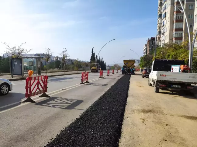 Gebze Zeki Acar Caddesi'nde üst yapı çalışması