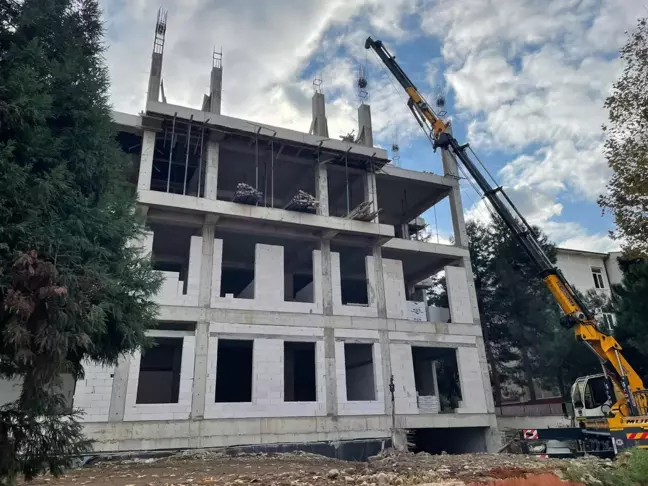 Trabzon'da inşaattan düşen işçi ağır yaralandı