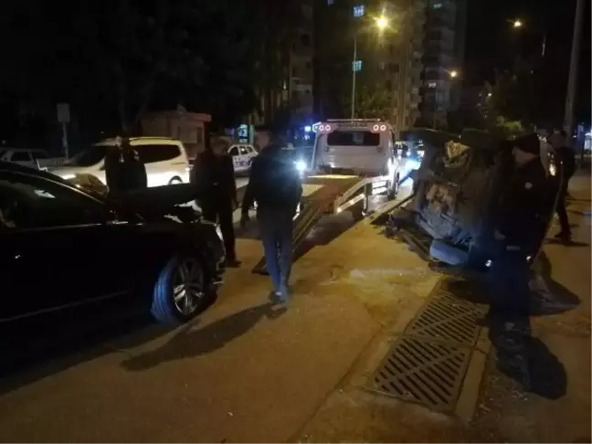 Adana'da otomobil ile hafif ticari araç çarpıştı: 3 yaralı