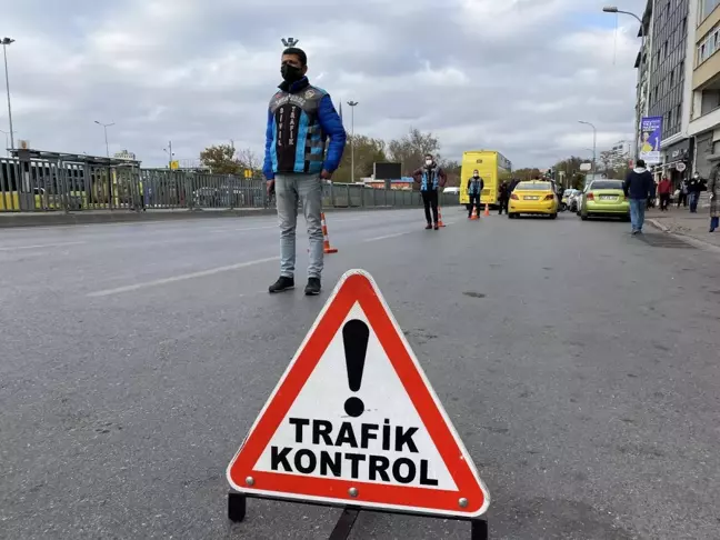 Kadıköy'de emniyet kemeri takmayan 3 taksiciye cezai işlem uygulandı