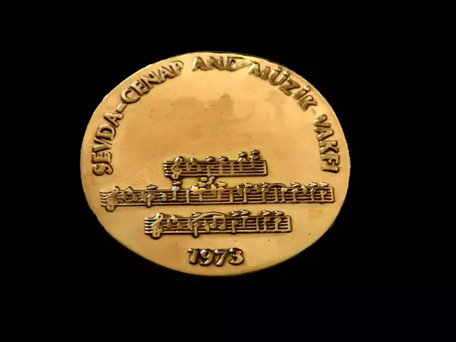 Sevda-Cenap And Müzik Vakfından keman sanatçısı ve eğitimci Aşkın'a ödül