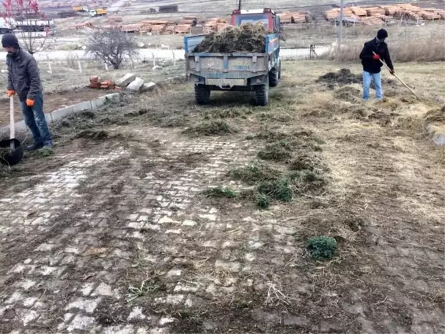 Emet Belediyesinden çevre düzenleme ve temizlik çalışması
