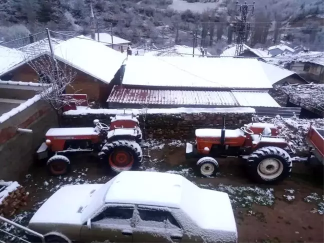 Hisarcık'ın iki köyüne mevsimin ilk karı yağdı