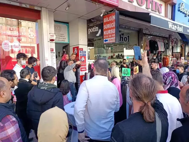 Ünlü sanatçı Tuğba Özay ve sporcu Nagihan Karadere'ye yoğun ilgi