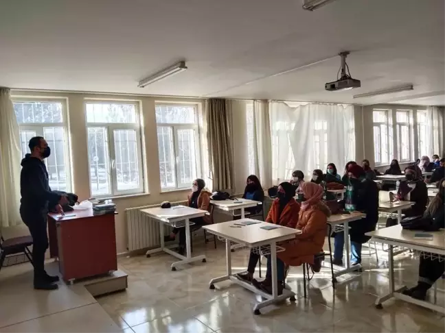 Sağlık Hizmetleri MYO Öğrencilerine Yönelik Erasmus Programları Bilgilendirme Toplantısı Yapıldı