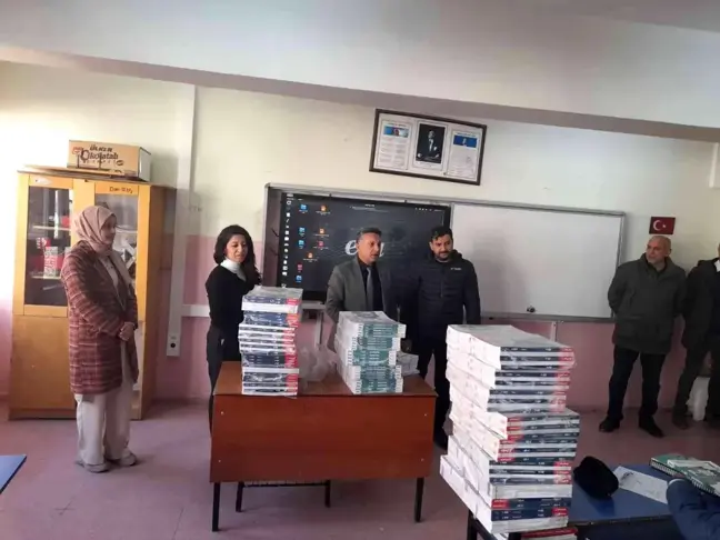 Belde belediyesi, bölgedeki öğrencilerin kitap ihtiyacını karşılamaya devam ediyor