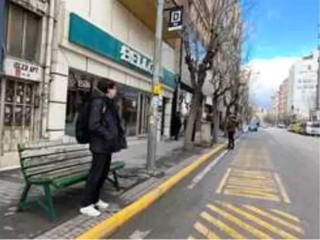 Vatandaşlar kapalı otobüs durağı istiyor