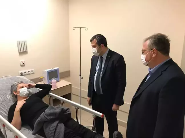 Edirne'de memurları taşıyan servisin lastiği patladı, 8 kişi yaralandı
