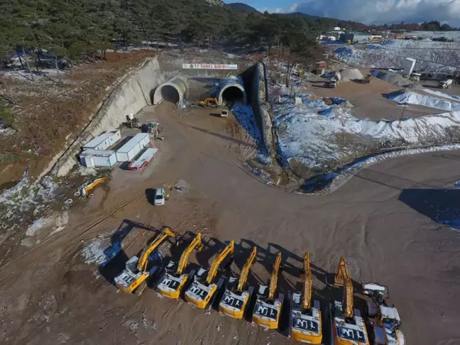 Kaz Dağları'ndan geçişi kısaltacak Ayvacık t-2 tünelinde ışık görünüyor