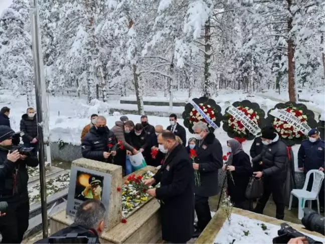 ŞEHİT EMNİYET MÜDÜRÜ GAFFAR OKKAN, MEZARI BAŞINDA ANILDI