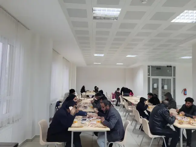 Yalova'da mahsur kalan 80 yolcu lise yurduna yerleştirildi