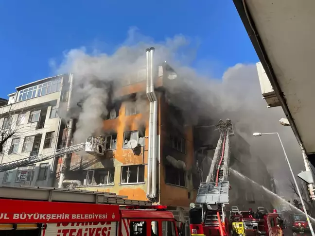 İstanbul'da tekstil malzemesi imalathanesinde çıkan yangın söndürüldü