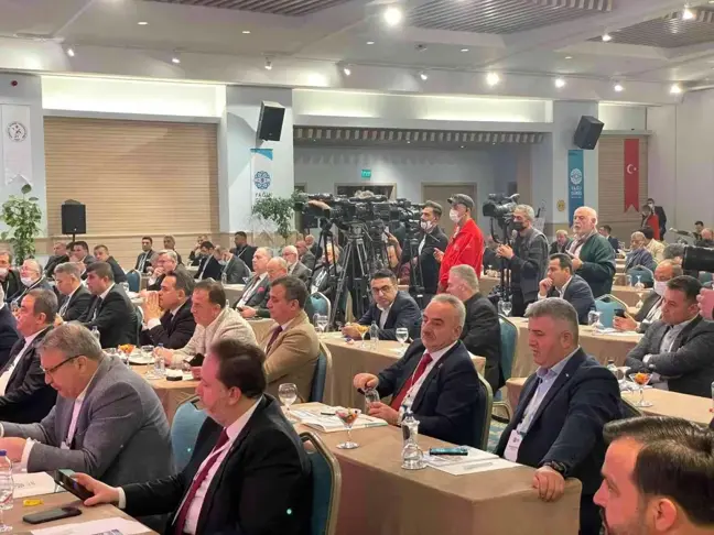 Başkan Yücel, 2022 Yağlı Güreş Forumu'nda